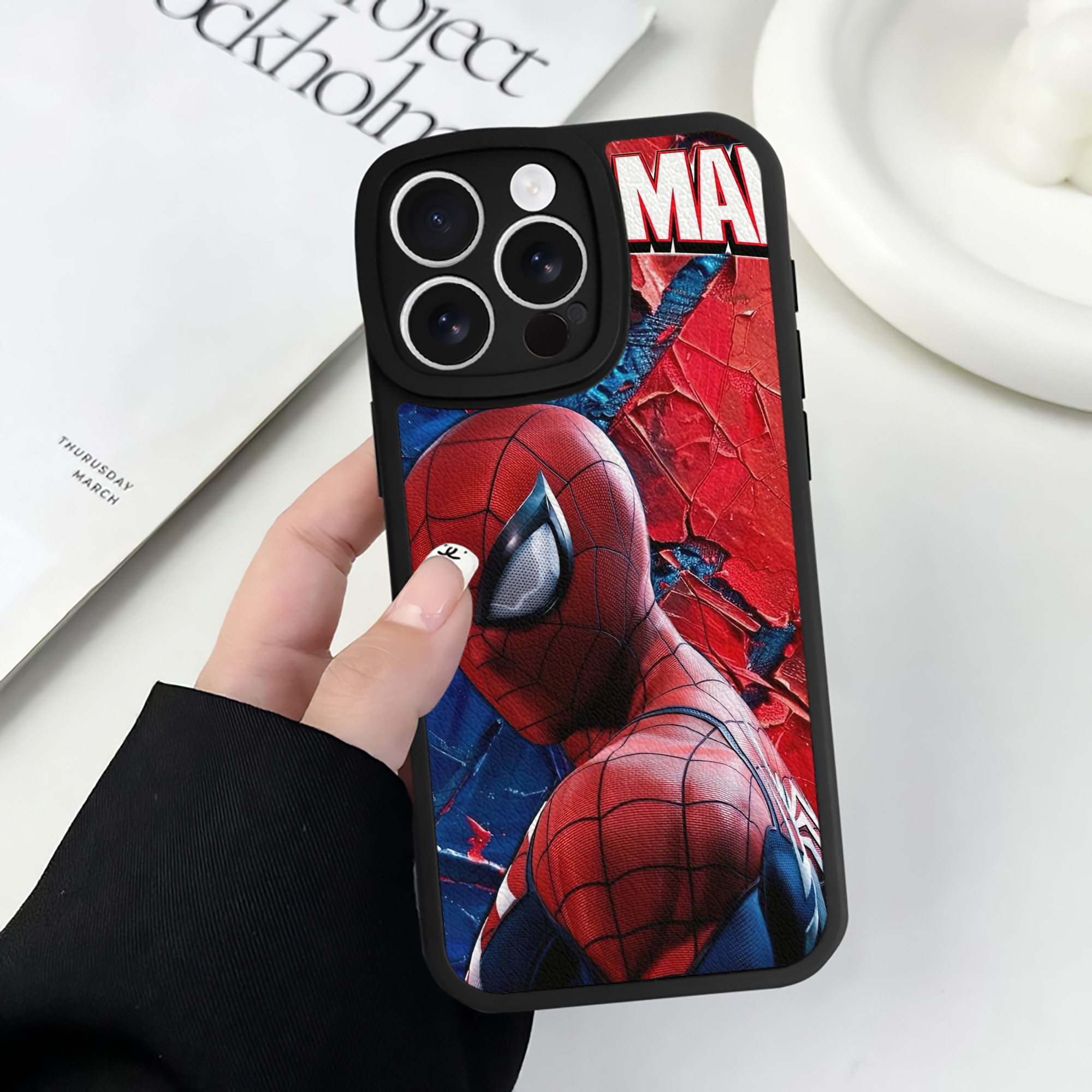 （画像用） Spider Man スパイダーマン 【iPhone 16シリーズ対応】シリコンスマホケース（レザー調） 材質：シリコン